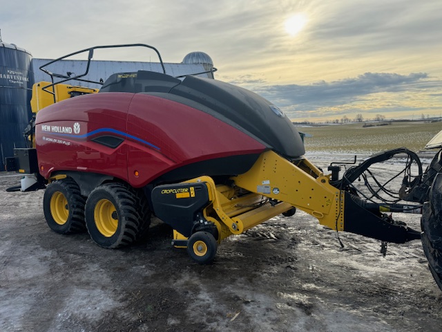 New Holland 330 Plus Baler